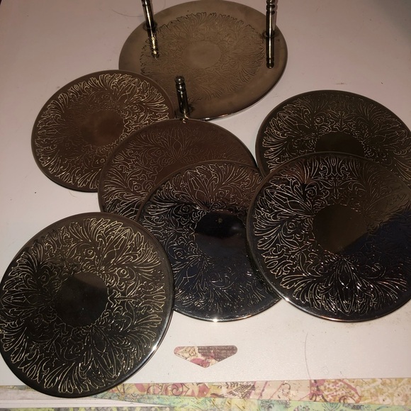 Elegant Silver Coaster Set - Picture 2 of 9